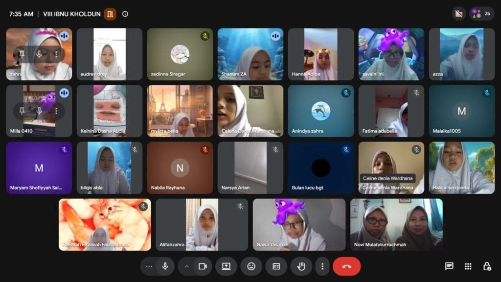 Suasana kegiatan PJJ SMPIT Pondok Duta melalui Google Meet antara guru dan para siswa dari rumah